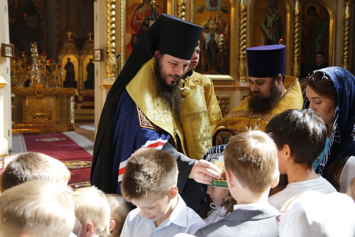 Епископ Нестор совершил молебен на начало учебного года для учащихся воскресной школы Вознесенского кафедрального собора Кузнецка