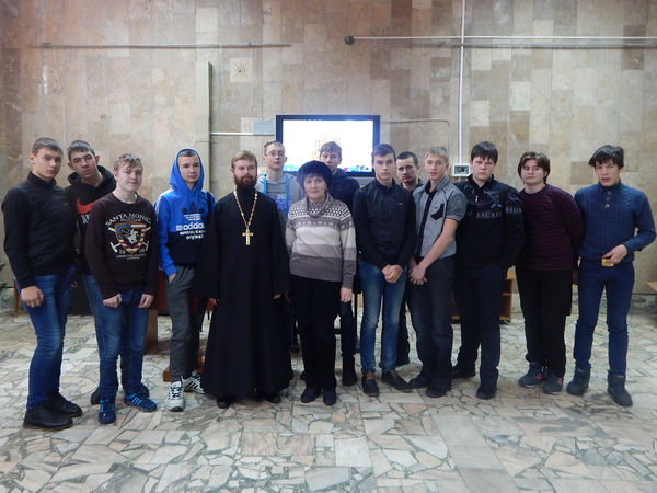 В Кузнецкой центральной городской библиотеке прошли традиционные Рождественские встречи учащихся со священнослужителями