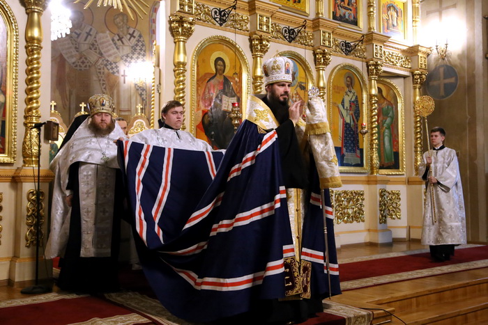 Епископ Нестор совершил всенощное бдение и новогодний молебен в Вознесенском кафедральном соборе Кузнецка
