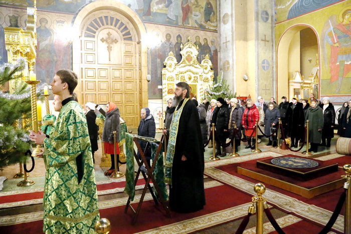 Всенощное бдение в Вознесенском кафедральном соборе Кузнецка в канун дня памяти преподобного Серафима Саровского