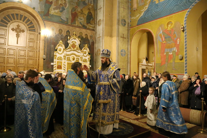 Всенощное бдение в канун праздника Сретения Господня в Вознесенском кафедральном соборе Кузнецка