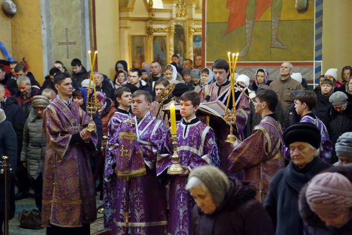 Божественная литургия в Вознесенском кафедральном соборе Кузнецка в день памяти преподобной Марии Египетской