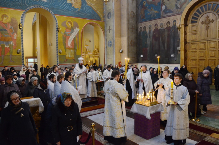 В канун родительской субботы епископ Нестор совершил заупокойное богослужение в Вознесенском кафедральном соборе Кузнецка