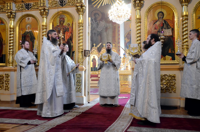 17 марта, в день Поминовения усопших, епископ Нестор возглавил Литургию в Вознесенском кафедральном соборе Кузнецка