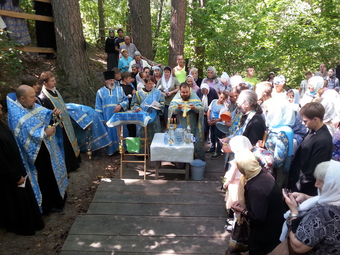 В праздник Смоленской иконы Божией Матери в Кузнецком благочинии состоялся традиционный Крестный ход