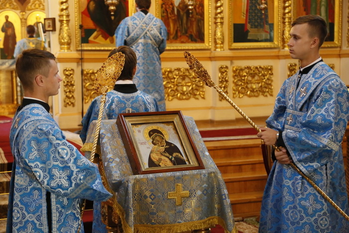 Всенощное бдение в Вознесенском кафедральном соборе Кузнецка в канун дня празднования Владимирской иконы Пресвятой Богородицы
