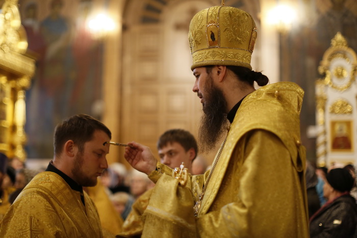 В канун праздника Покрова Пресвятой Богородицы епископ Нестор совершил всенощное бдение в Вознесенском кафедральном соборе Кузнецка