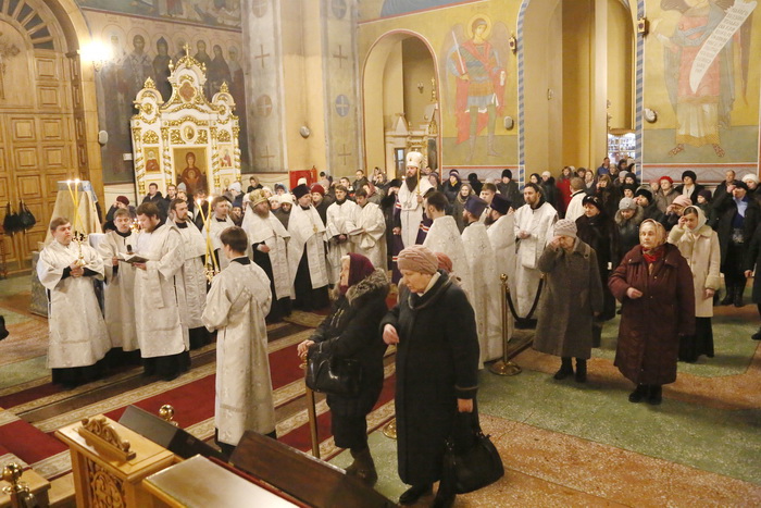 Епископ Нестор совершил всенощное бдение и новогодний молебен в Вознесенском кафедральном соборе Кузнецка
