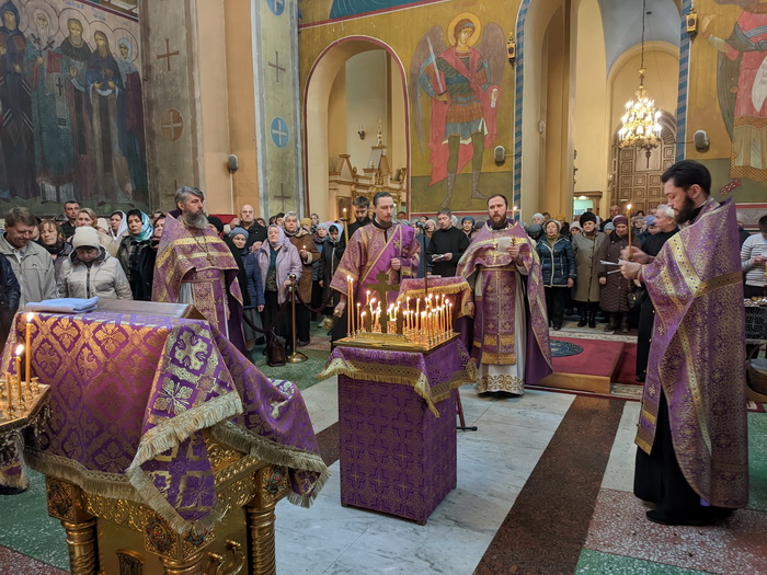 Богослужение в первую Родительскую субботу Великого поста в Вознесенском кафедральном соборе Кузнецка