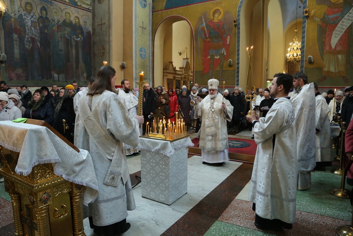 Во Вселенскую родительскую субботу епископ Назарий совершил Божественную литургию  в Вознесенском кафедральном соборе Кузнецка
