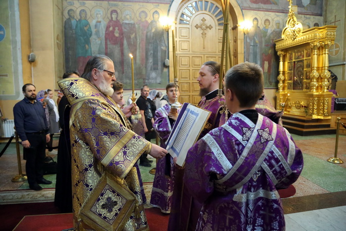 В канун Недели 5-й Великого поста епископ Назарий совершил всенощное бдение в Вознесенском кафедральном соборе г. Кузнецка
