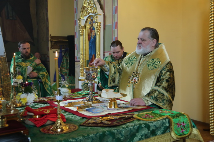 В праздник Входа Господня в Иерусалим епископ Назарий совершил Литургию в Вознесенском кафедральном соборе Кузнецка