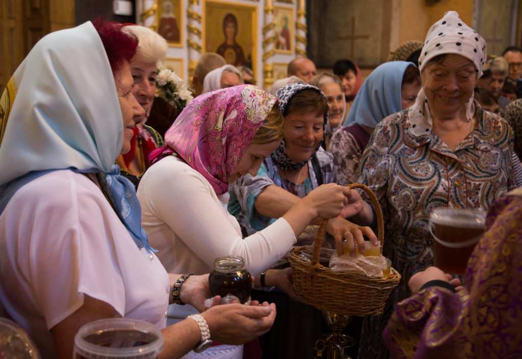 Архиерейское богослужение в праздник Происхождения (изнесения) Честных Древ Животворящего Креста Господня