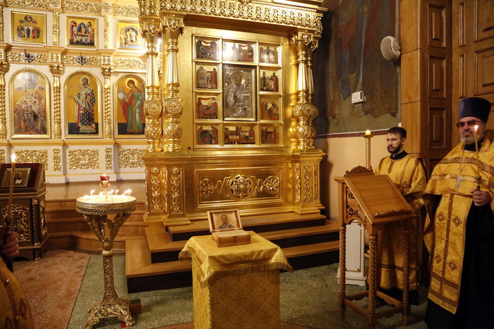 Всенощное бдение в канун дня памяти святителя Николая Чудотворца