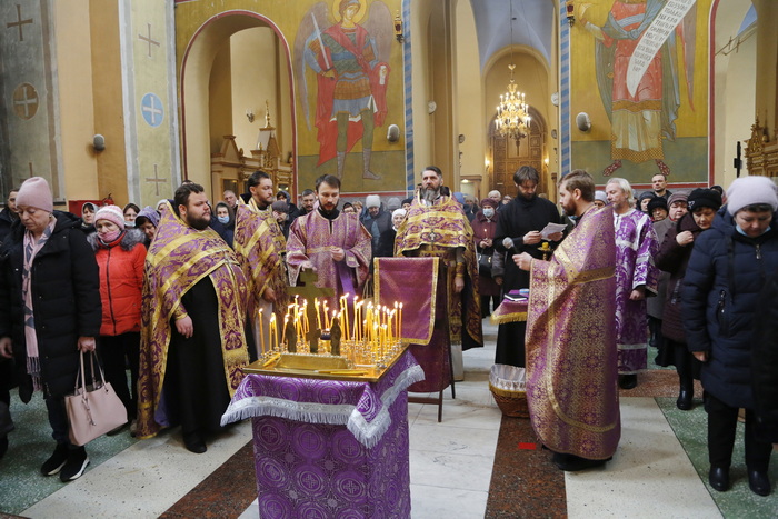 Литургия в Вознесенском кафедральном соборе Кузнецка во вторую Родительскую субботу  Великого поста