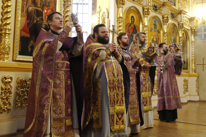 Богослужение в Великий Четверг в Вознесенском кафедральном соборе Кузнецка