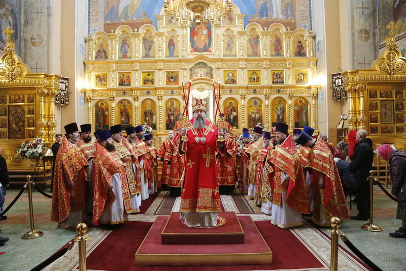 Соборное архиерейское богослужение в понедельник Светлой седмицы в Вознесенском кафедральном соборе Кузнецка