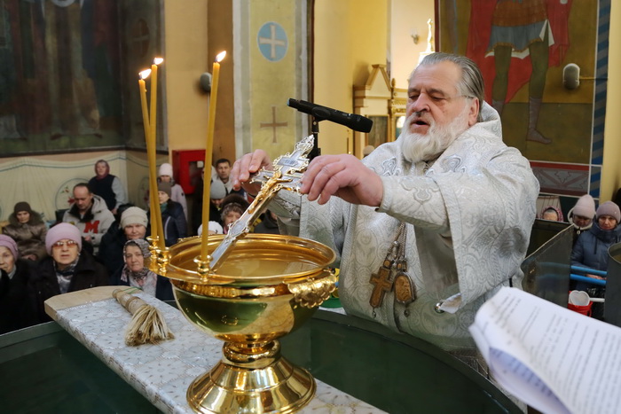 В Крещенский сочельник епископ Назарий совершил Литургию и чин великого освящения воды в Вознесенском кафедральном соборе Кузнецка