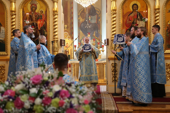 В праздник Сретения Господня епископ Назарий совершил Литургию в Вознесенском кафедральном соборе Кузнецка