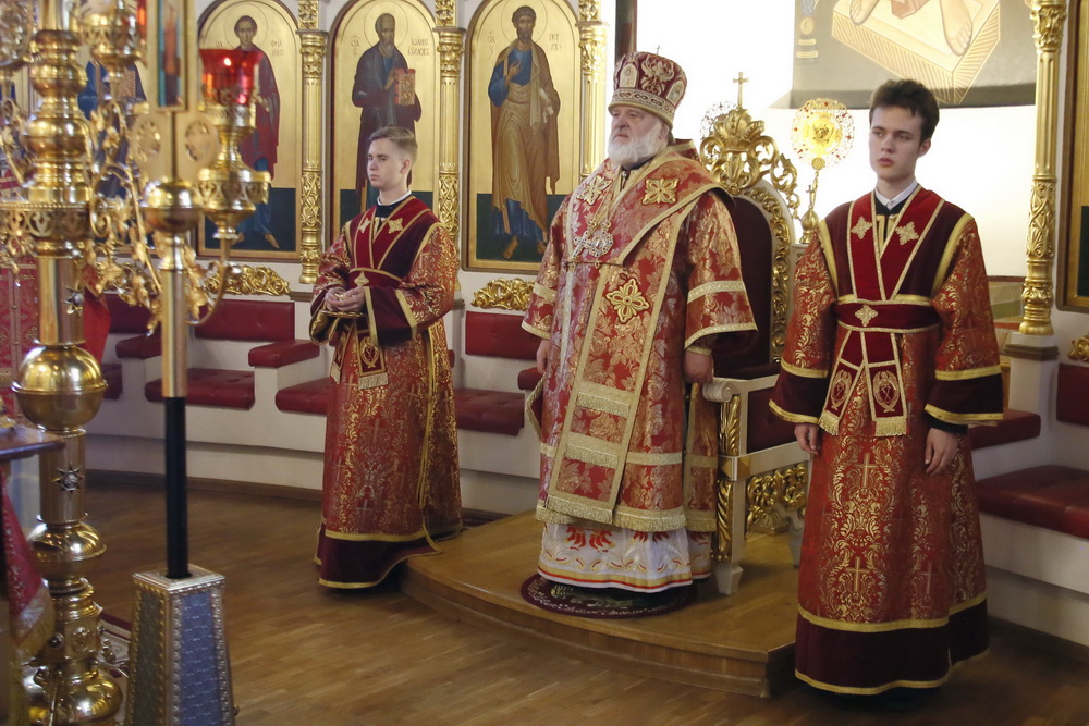В день празднования памяти апостола и евангелиста Иоанна Богослова епископ Назарий совершил Литургию в Вознесенском кафедральном соборе Кузнецка