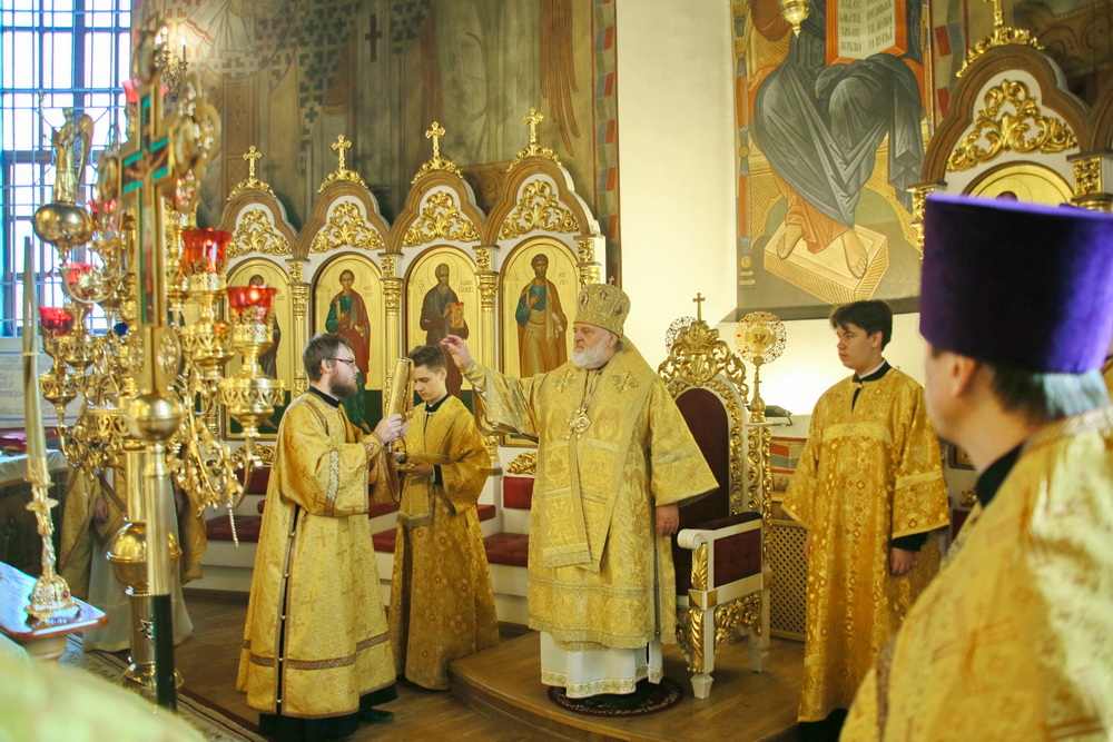 Епископ Назарий возглавил Божественную литургию в день памяти великомученика Артемия