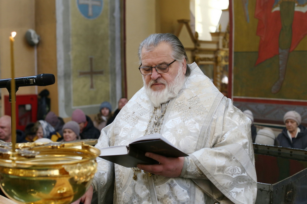 В Крещенский сочельник епископ Назарий совершил Литургию и чин великого освящения воды в Вознесенском кафедральном соборе Кузнецка